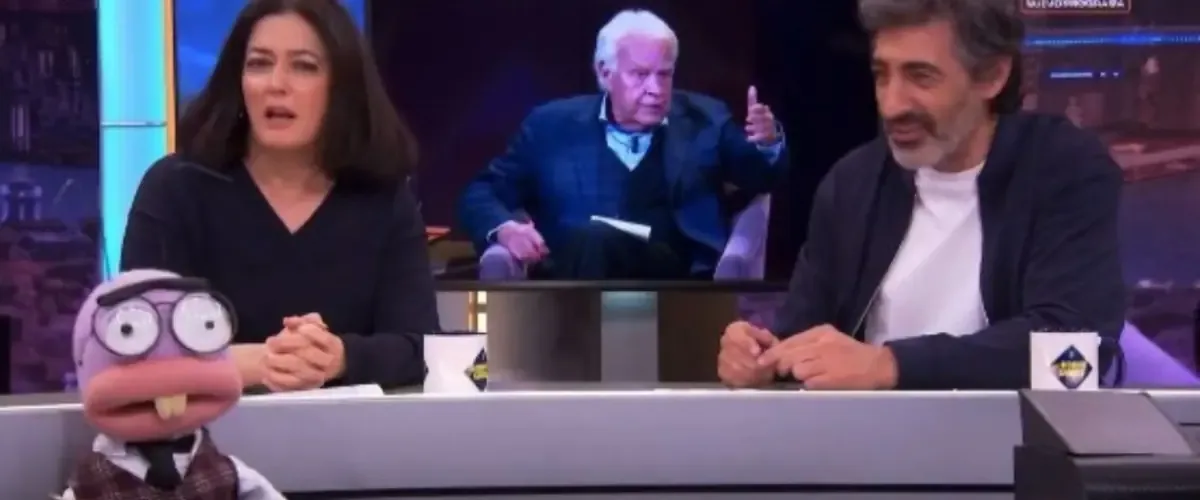 La periodista enfrenta acoso tras comentarios despectivos en medio de un debate televisivo.