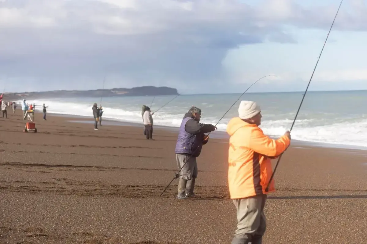 La pesca se consolida en Viedma como una opción terapéutica y de bienestar social.