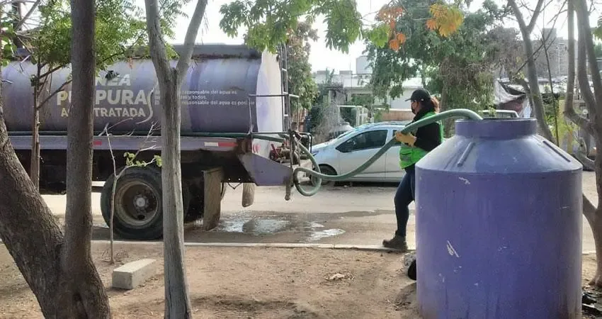 La Pipa Púrpura abastece de agua tratada a parques y campos deportivos en La Paz.