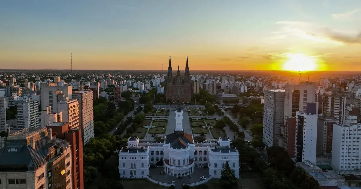 La clasificación de Estudiantes resalta la infraestructura y cultura de La Plata ante el mundo.