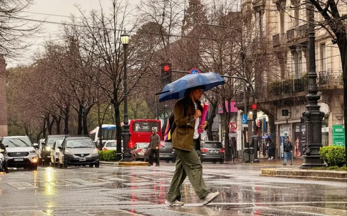 Las condiciones climáticas en La Plata se mantienen frescas, con mejoras esperadas durante la tarde.