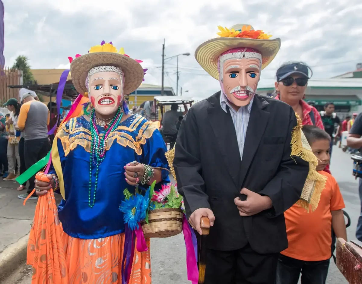 La comunidad celebra con actividades gastronómicas y culturales que preservan sus tradiciones.