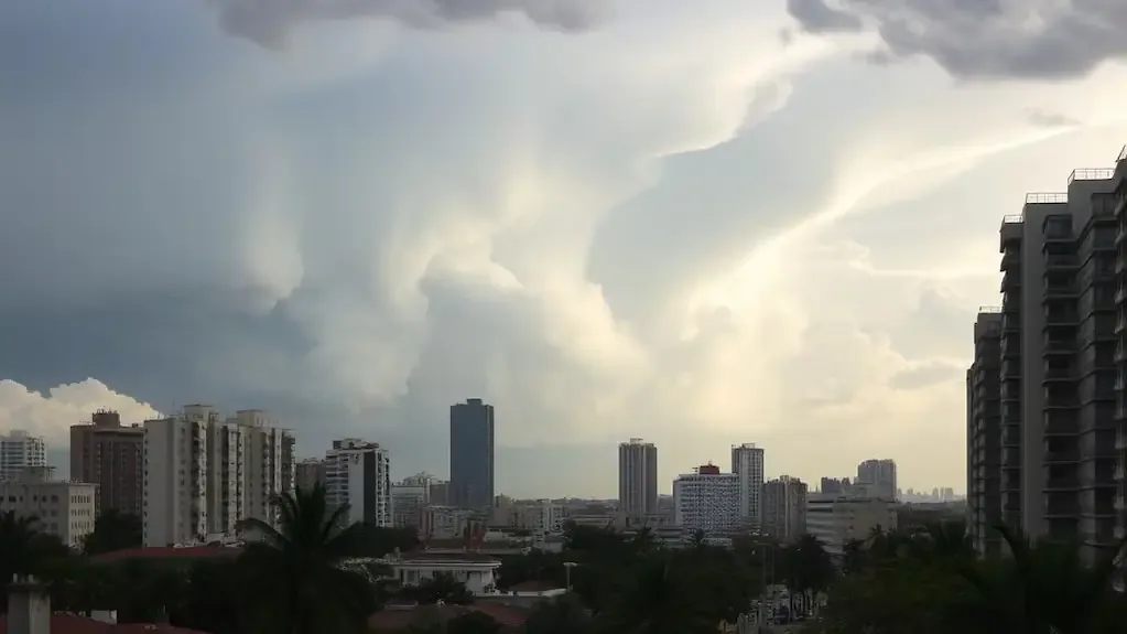 La población debe prepararse para intensas ráfagas y lluvias en la región.