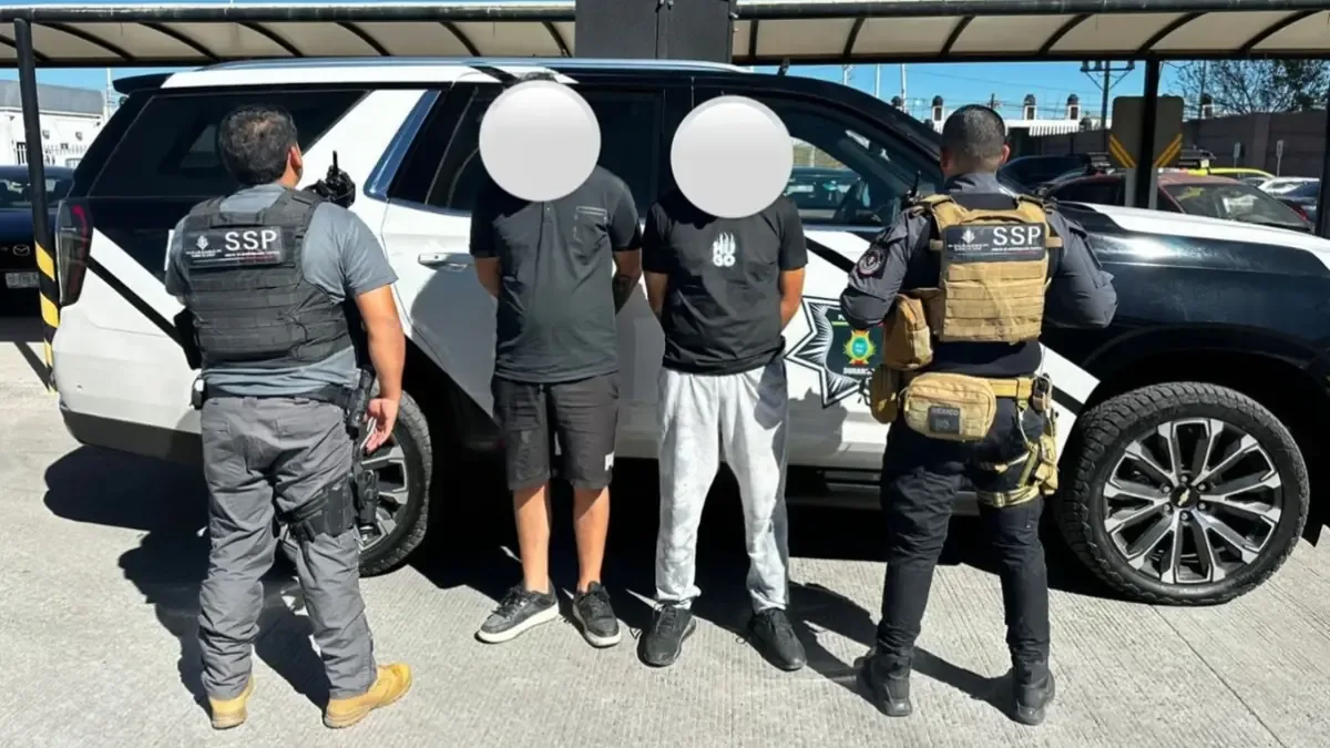 La policía de Durango arrestó a dos hombres con dosis de cristal y efectivo.