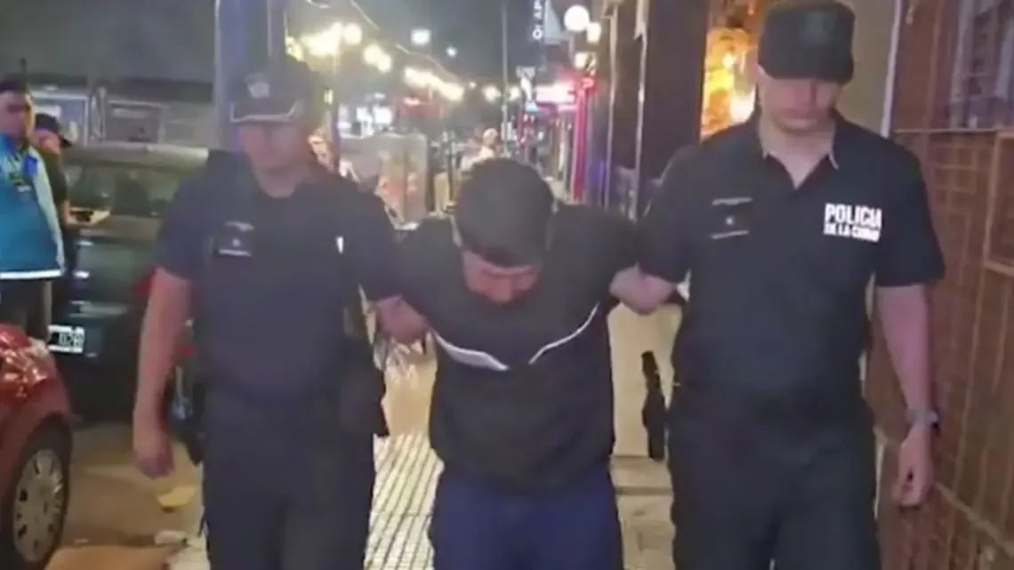 La Policía de la Ciudad arrestó a dos individuos vinculados a la violencia en la manifestación contra la reforma laboral.