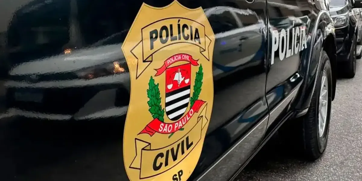 La policía detiene a dos personas y revela un esquema de lavado de dinero vinculado al crimen organizado.