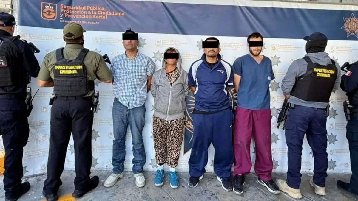 La policía detuvo a cuatro sospechosos implicados en robos y narcotráfico.