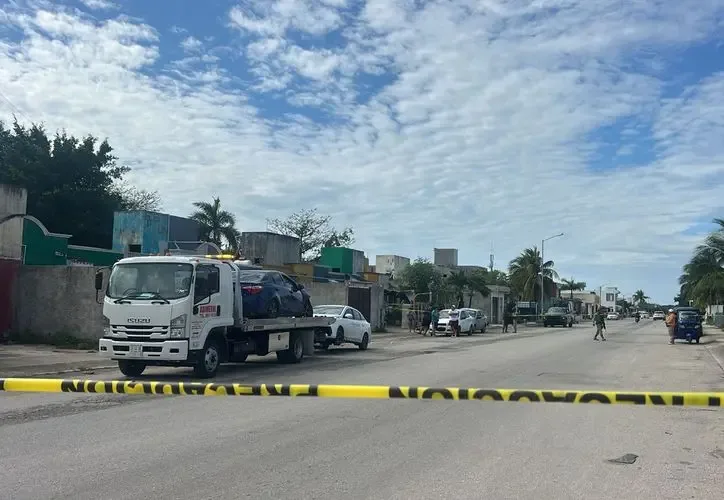 La policía ejecuta un operativo tras el ataque en la Región 100 de Cancún.