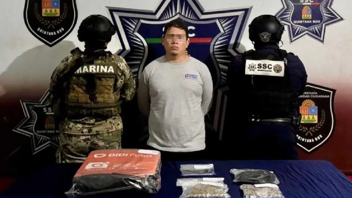 La policía investiga si el arrestado usaba su trabajo como fachada para distribuir narcóticos.