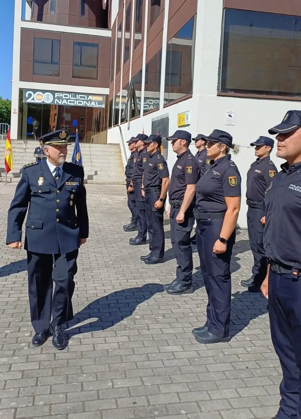 Ceremonia conmemora a los miembros caídos y refuerza el compromiso por la libertad.