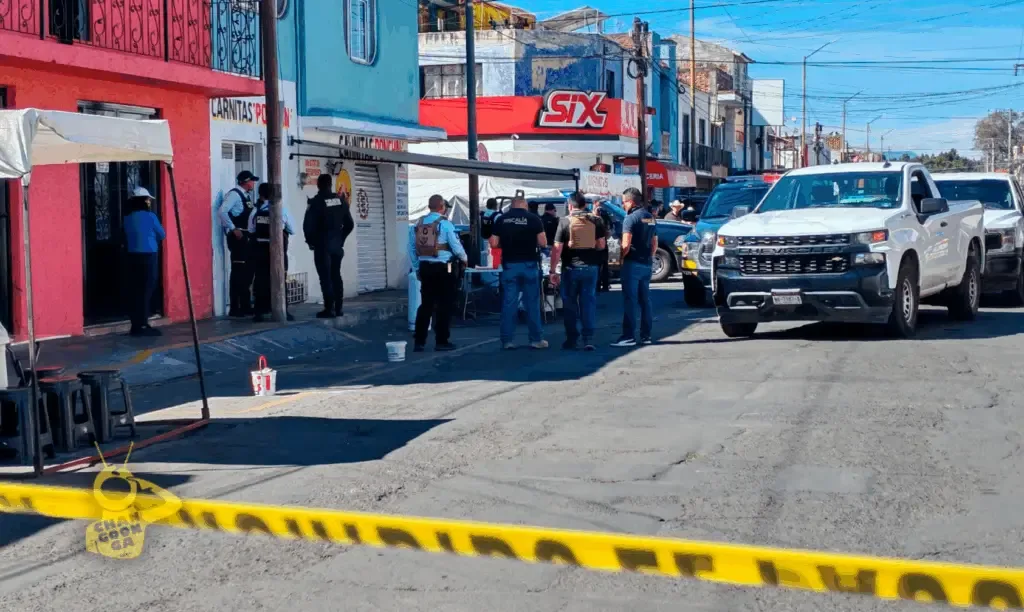 La policía resguarda Carnitas Ponchín tras el trágico incidente en Morelia.