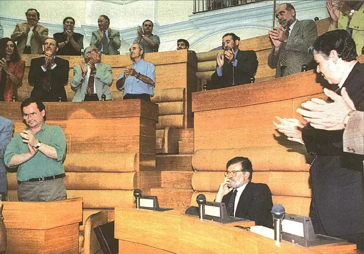 La política regional de Extremadura ha enfrentado varias incertidumbres en sus investiduras a lo largo de los años.