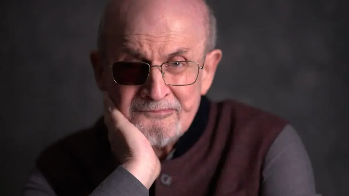 "La portada de 'La penúltima hora', la nueva obra de Salman Rushdie".