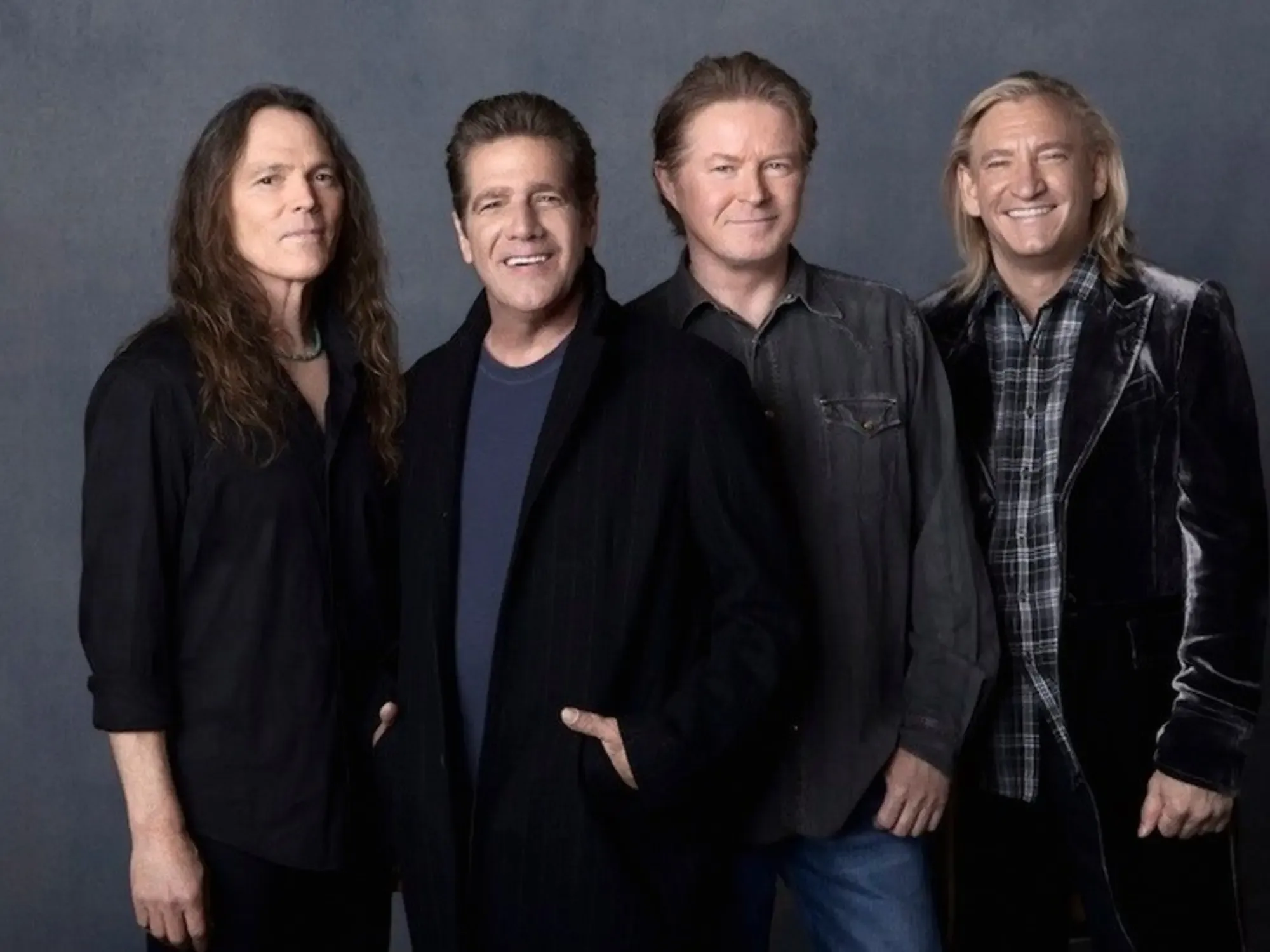 "La portada del álbum Hotel California de The Eagles, un clásico atemporal."