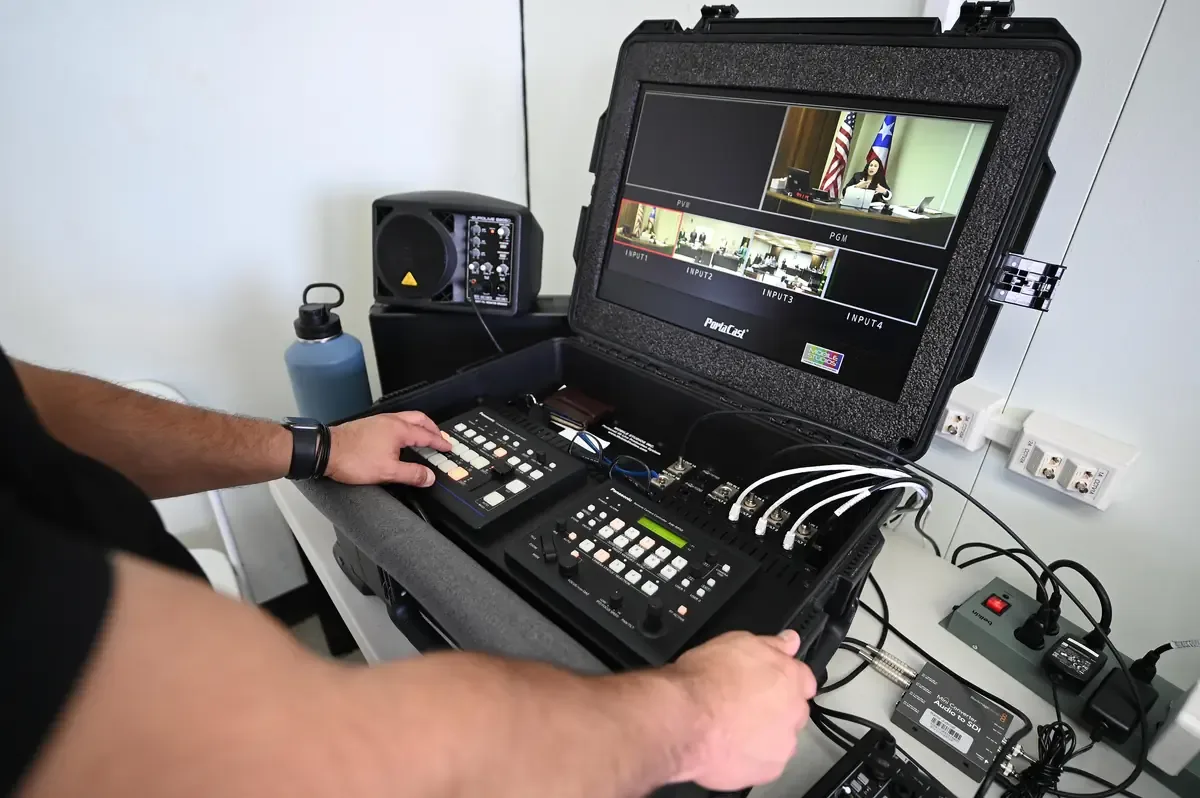 La posibilidad de transmitir audiencias judiciales genera controversia y preocupaciones sobre los derechos de los imputados.