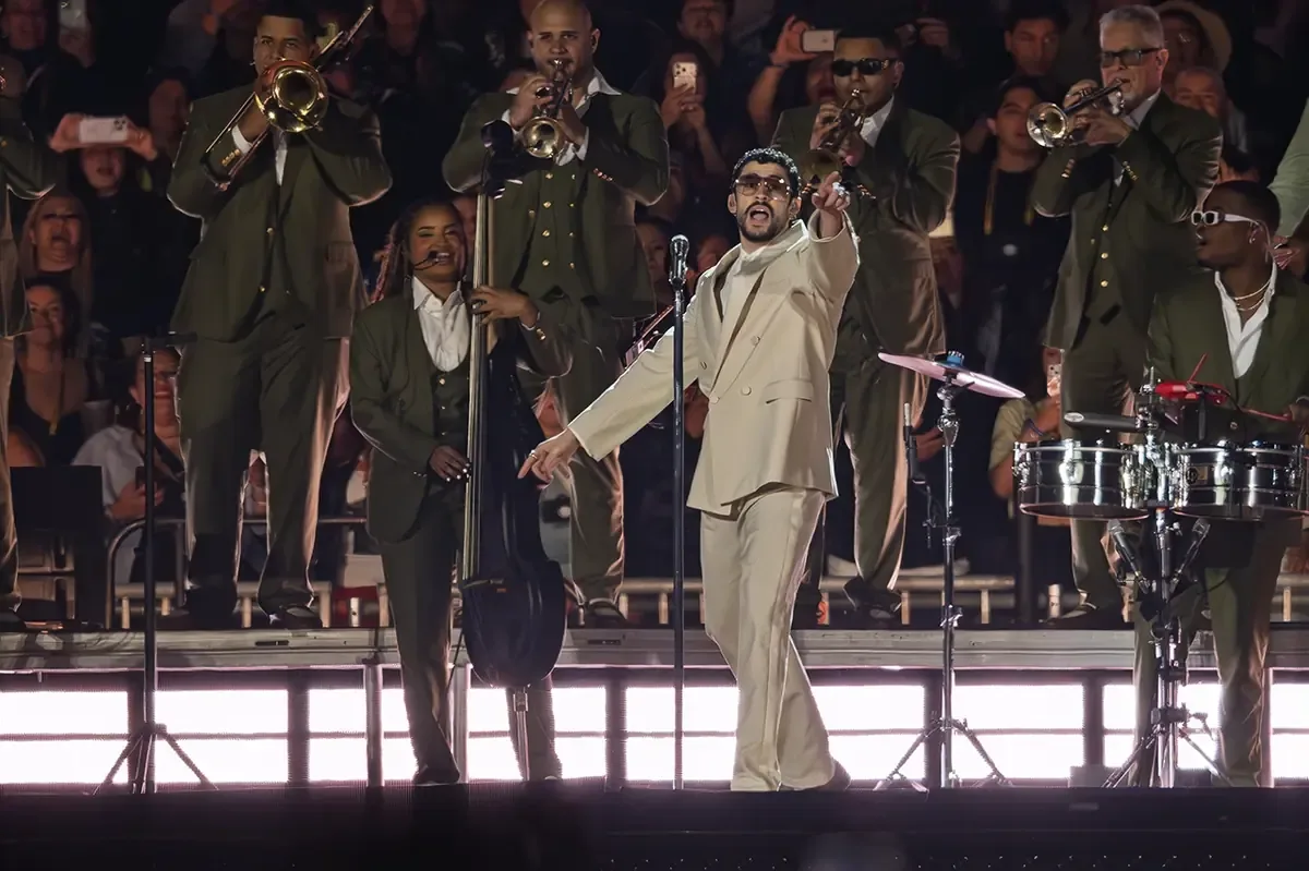 La presentación de Bad Bunny en el Super Bowl refleja el papel del electorado hispano en la política estadounidense.