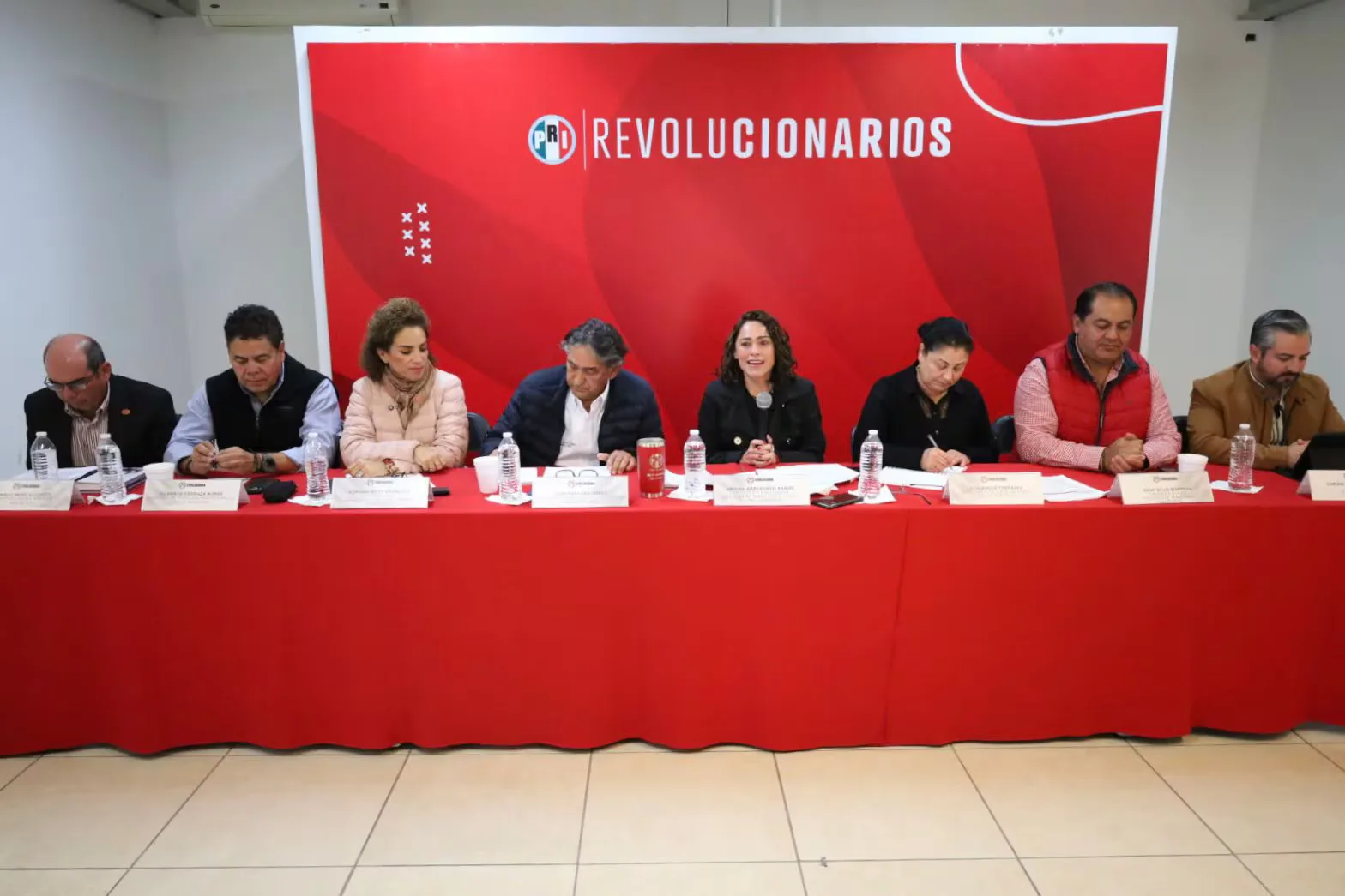 La presidenta Abigail Arredondo durante una reunión sobre la agenda legislativa del PRI.