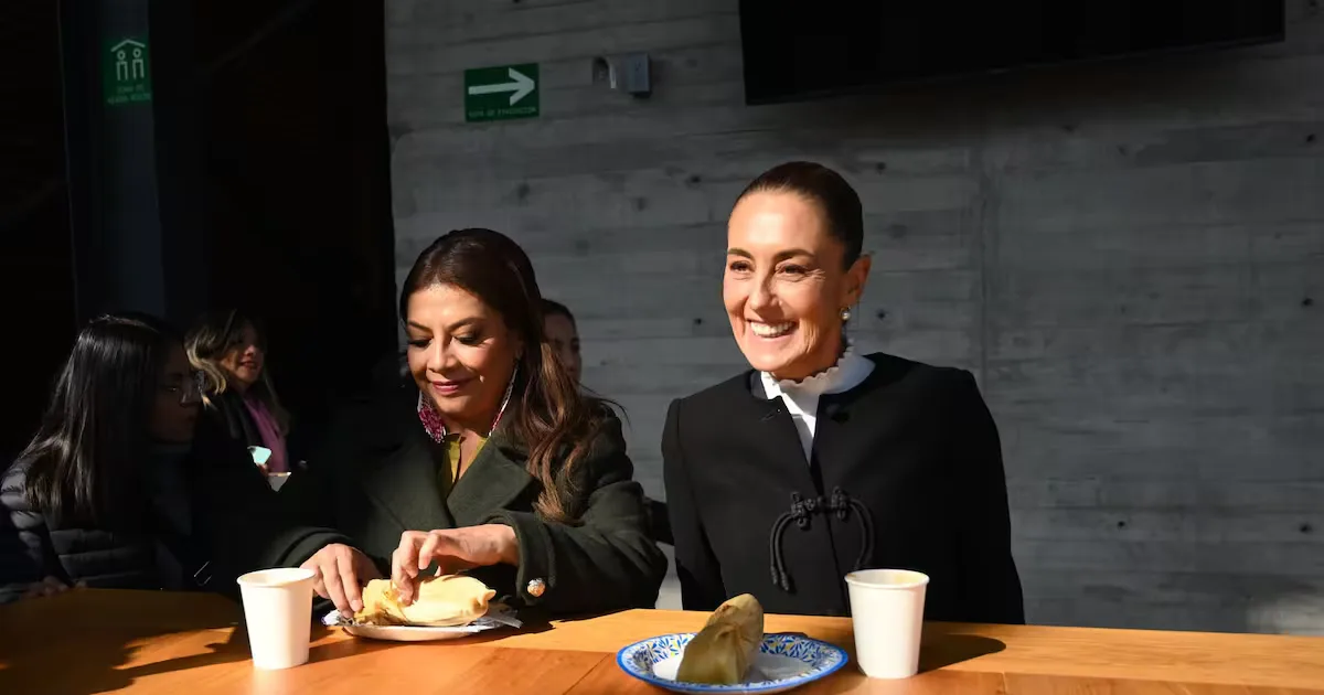 "La Presidenta Claudia Sheinbaum convive en la Cineteca Nacional por el Día de la Candelaria."
