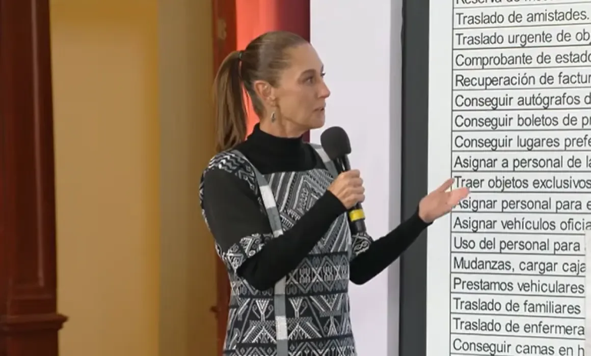 La Presidenta Claudia Sheinbaum durante la conferencia sobre recortes salariales a ministros.