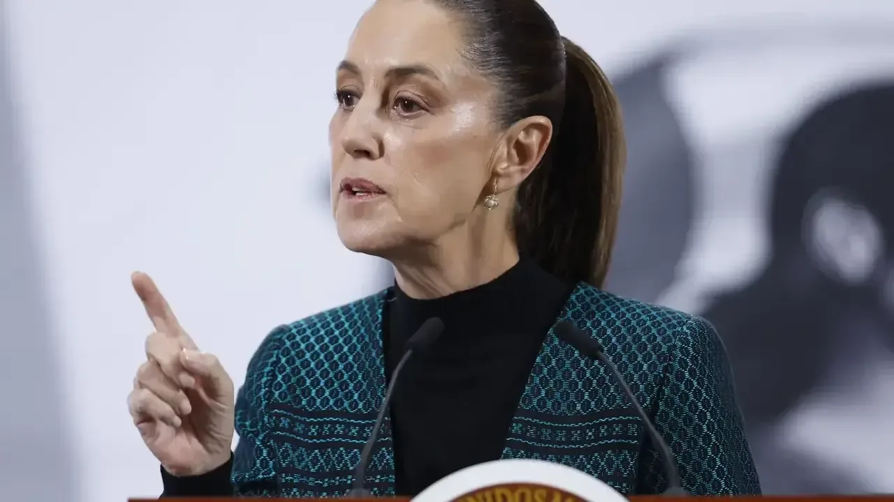"La Presidenta Claudia Sheinbaum durante su conferencia matutina en Palacio Nacional."