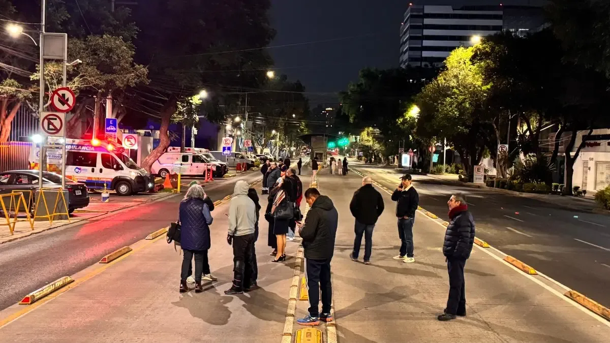 La presidenta Claudia Sheinbaum informa sobre el sismo y medidas de seguridad en CDMX.