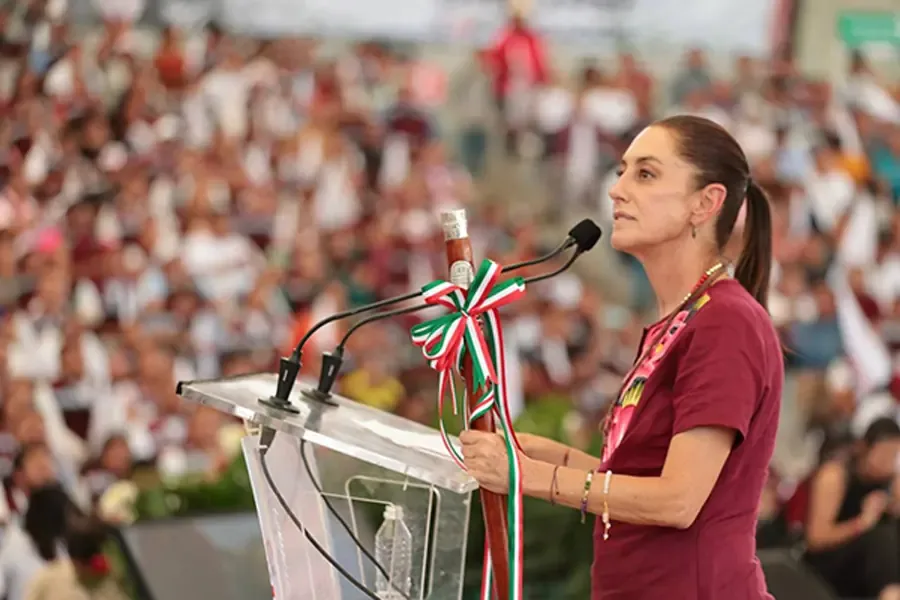 La presidenta Claudia Sheinbaum y gobernadores respaldan estrategia de seguridad tras recientes bloqueos.
