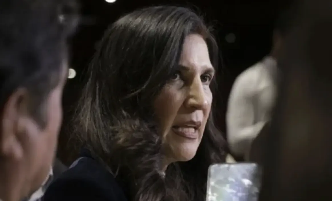 La presidenta de la Mesa Directiva, Kenia López Rabadán, durante el anuncio de la validación del INE.