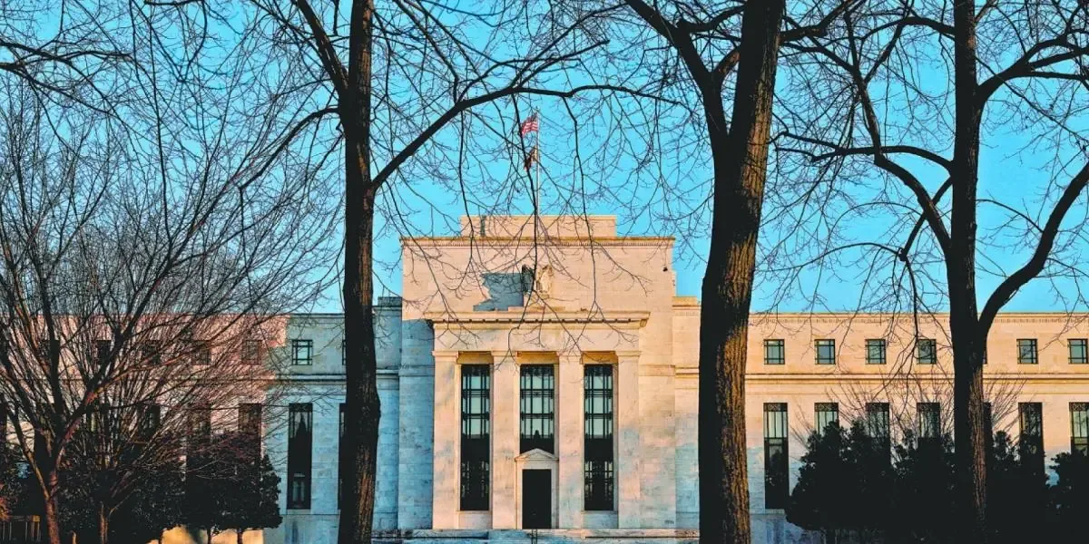 La presidenta de la Reserva Federal de Dallas destaca la inflación y el empleo en su evaluación de la política monetaria.