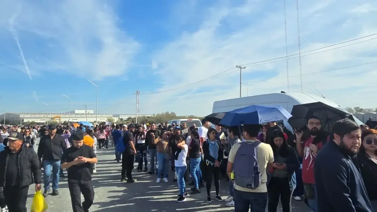 La presidenta de México asistió a la entrega de viviendas, causando severo tráfico.