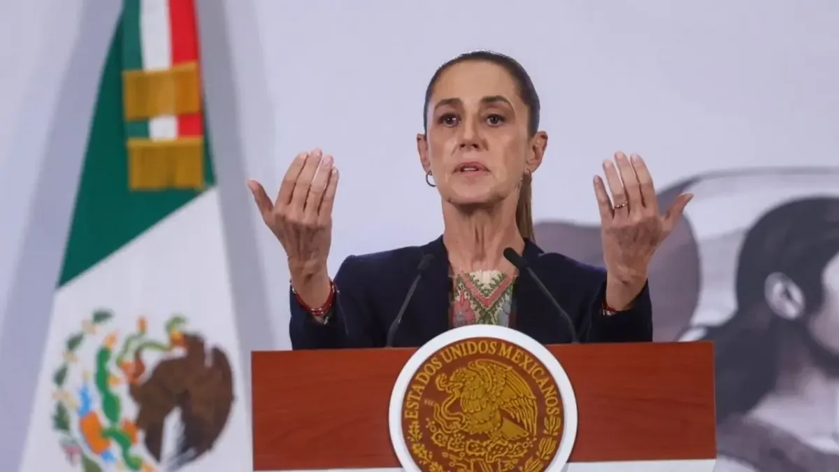 La presidenta de México comenta sobre la obra del exconsejero jurídico que revela intrigas del gabinete.