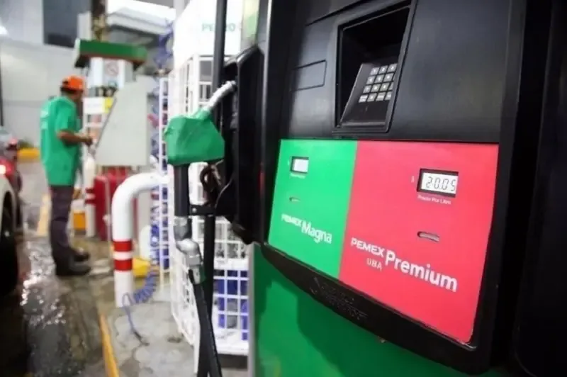 La Presidenta de México convoca a reunión urgente con gasolineros tras alzas en precios.