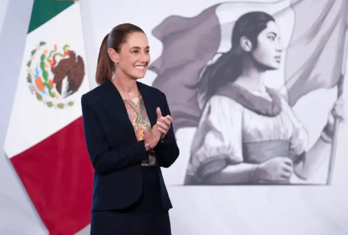 La presidenta enfatiza la importancia de actualizar los materiales educativos en el contexto de la Nueva Escuela Mexicana.
