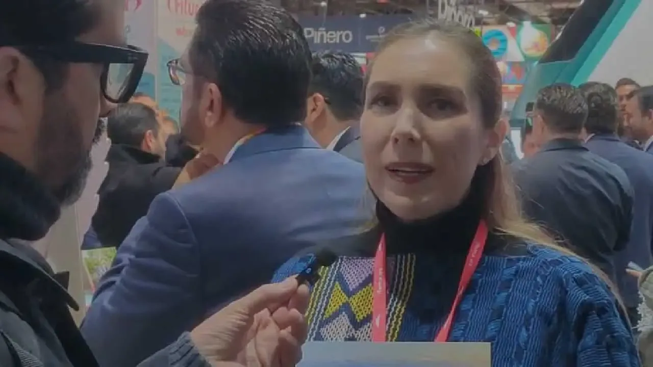 La presidenta municipal Atenea Gómez Ricalde durante su intervención en FITUR 2026.