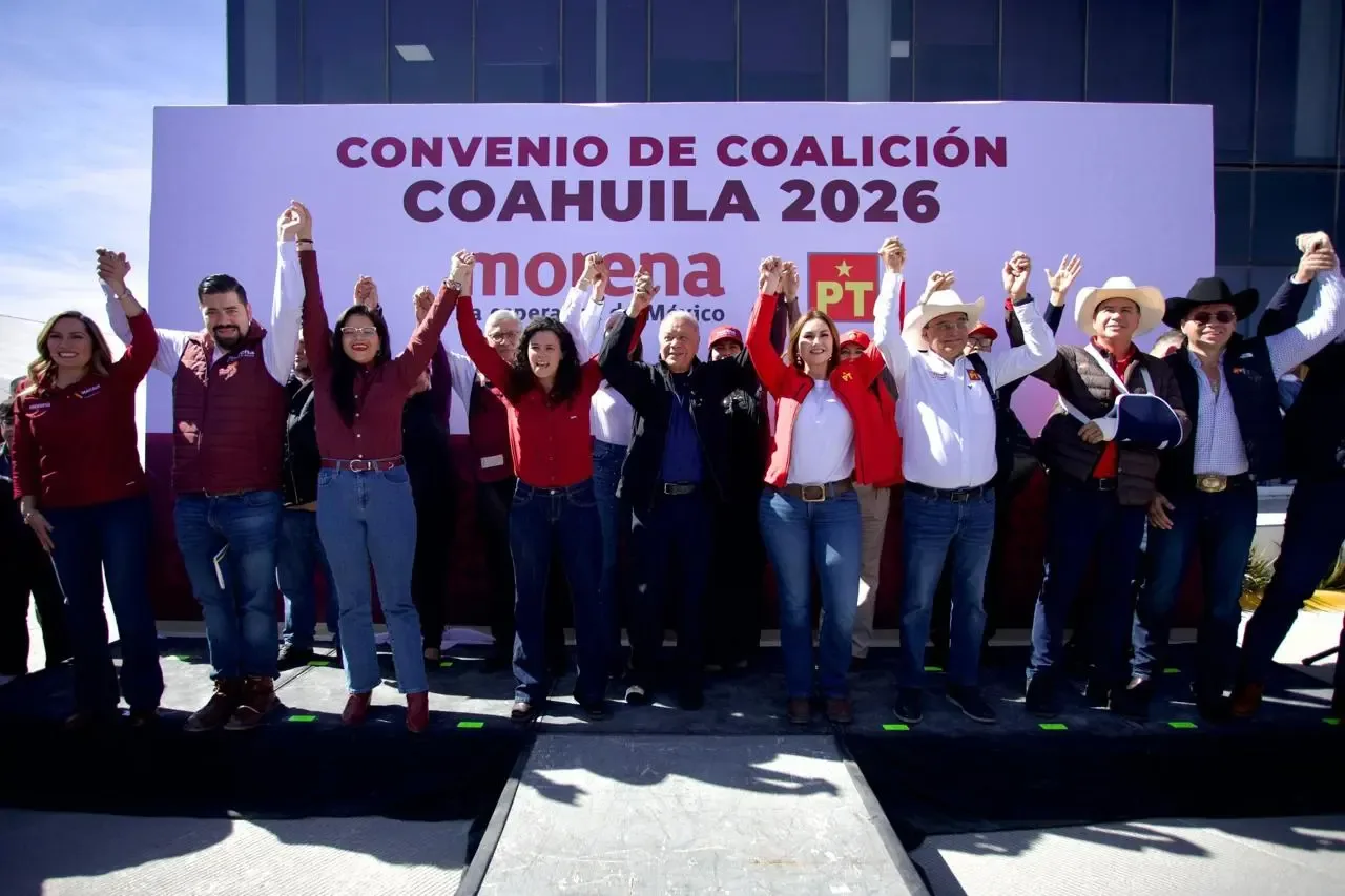 La presidenta nacional de Morena, Luisa María Alcalde, durante la firma de la coalición.