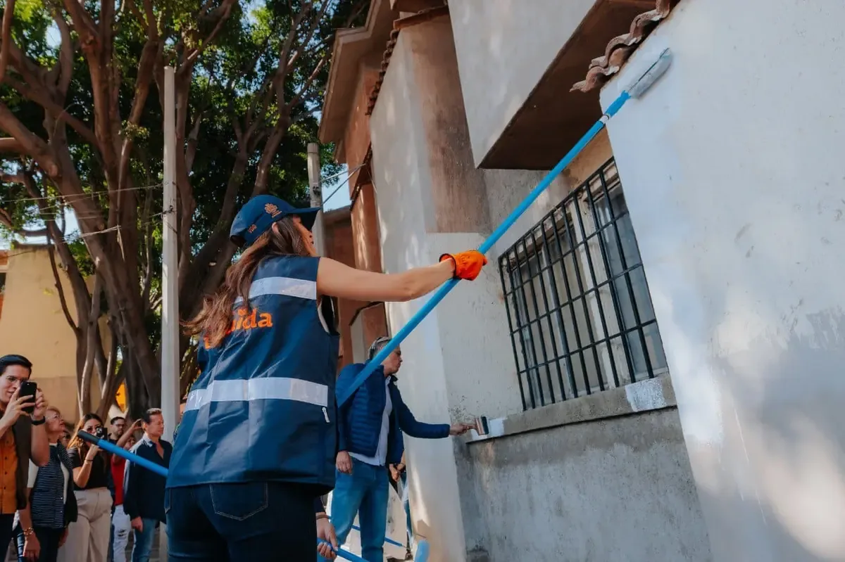 La presidenta Vero Delgadillo apoya a más de mil estudiantes con mejoras en infraestructura educativa.