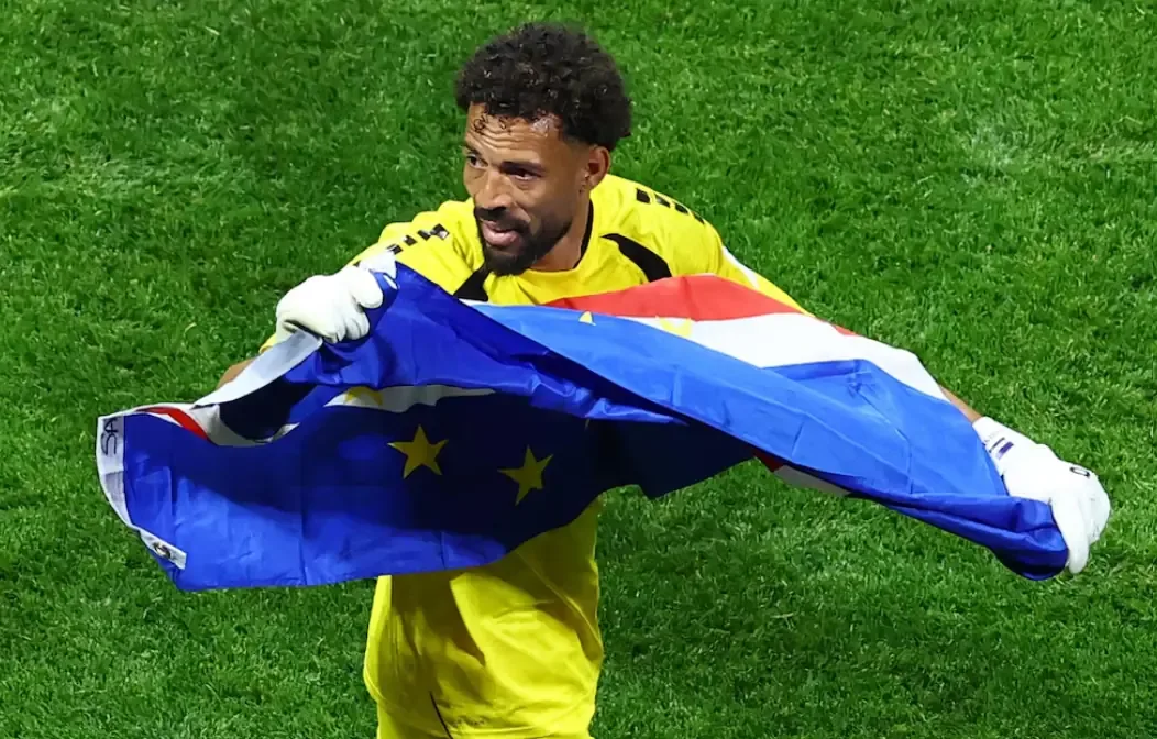 La controversia por las pausas de hidratación y el debut emocionante de Cabo Verde marcan el inicio del torneo.