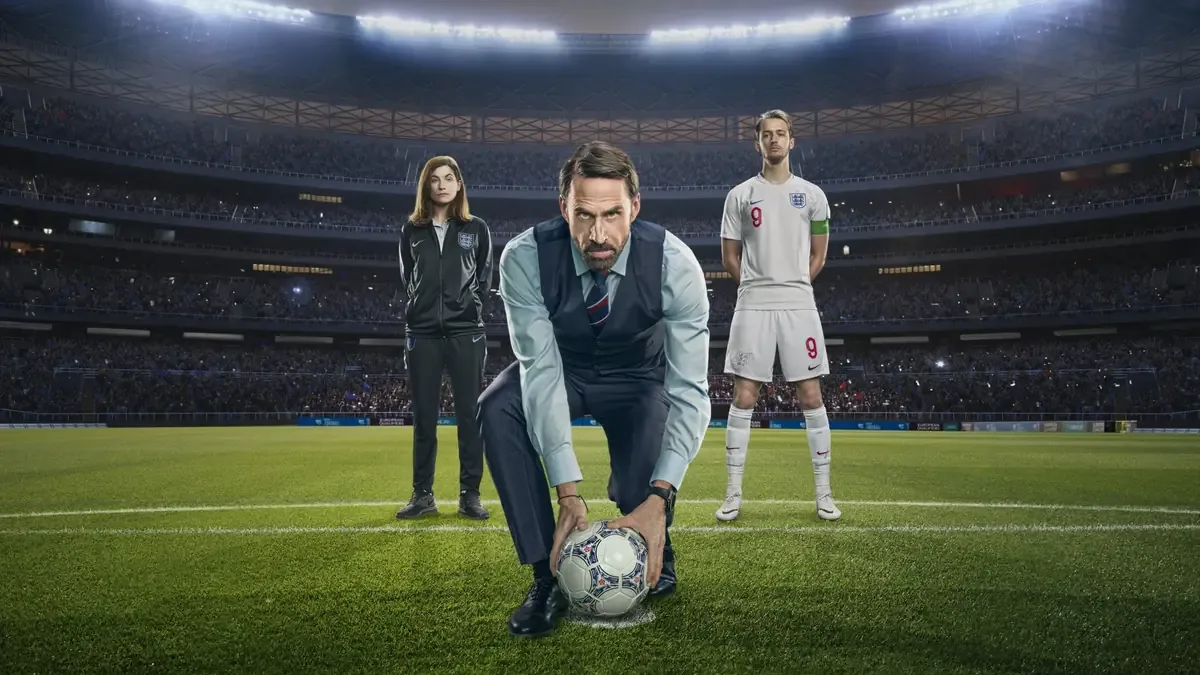 El actor revela cómo la serie 'Dear England' explora la identidad y la presión de los futbolistas.