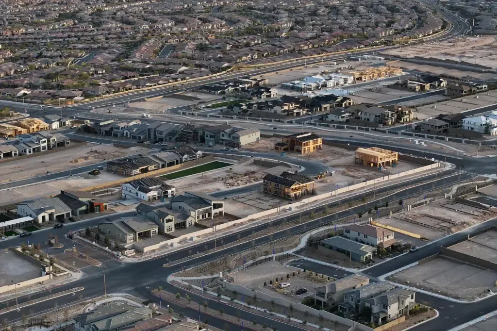 La propiedad de vivienda se vuelve inalcanzable para muchos residentes en Las Vegas.