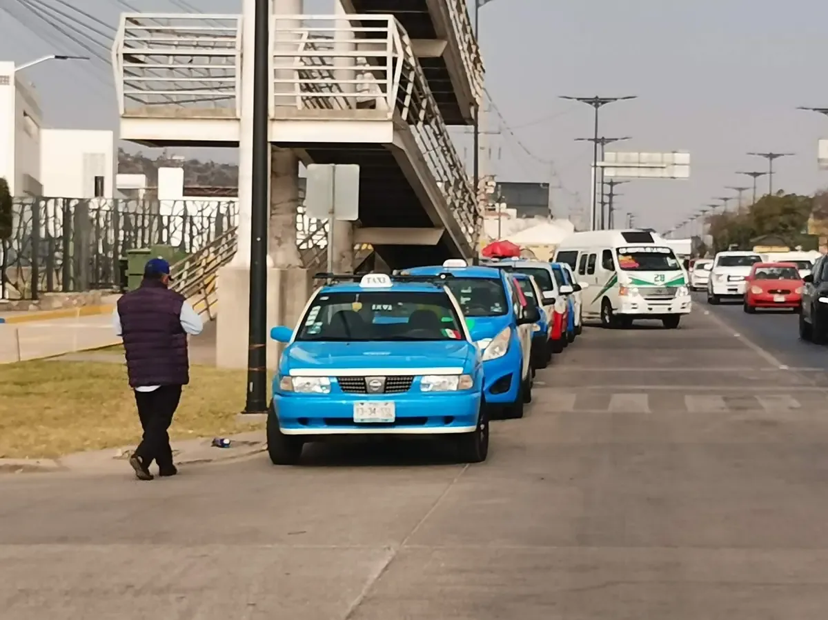 La protesta busca regularizar el transporte en la ciudad y combatir la competencia desleal.
