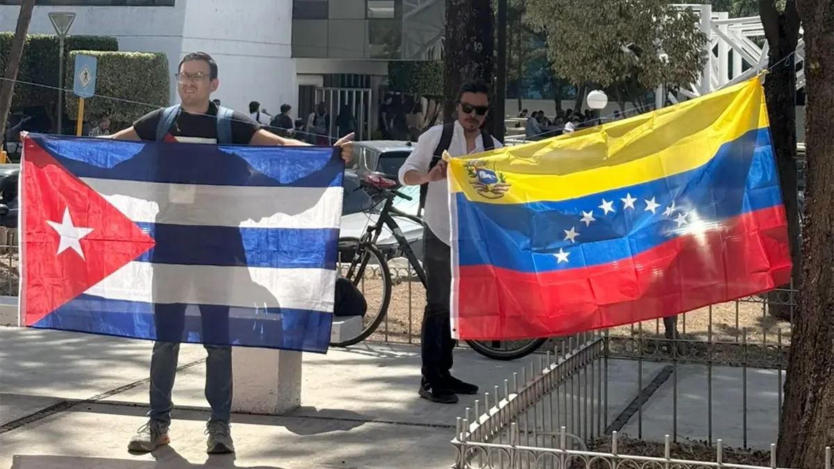 La protesta se desarrolló de manera pacífica mientras la oficial daba una conferencia en la universidad.