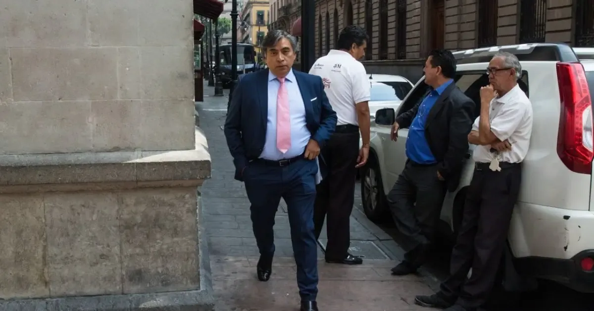 La publicación de un nuevo libro genera tensiones dentro del gabinete de la 4T y rumores sobre la salida de Jesús Ramírez.