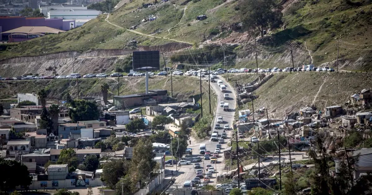 La rampa a Otay cerrada tras la caída de cableado de alta tensión en Tijuana.