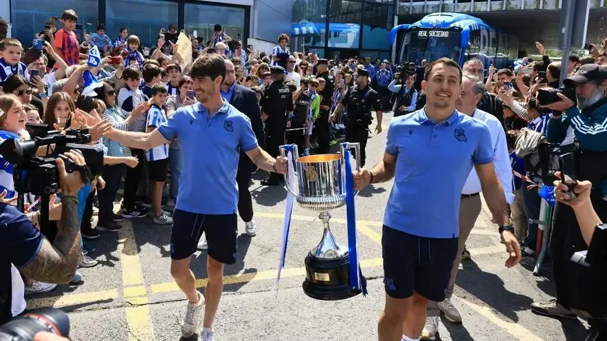 La Real Sociedad celebra la conquista de la Copa con un evento masivo en Donostia.