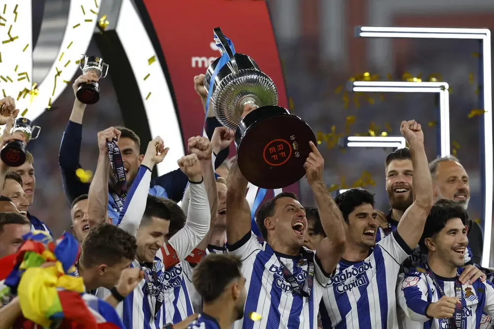 La Real Sociedad se consagró campeona tras vencer al Atlético de Madrid en una emocionante final.