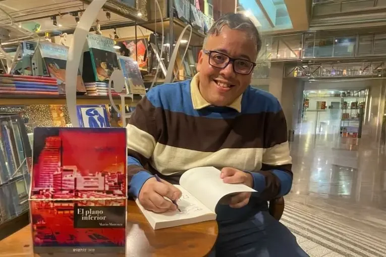 Una novela que retrata la lucha por la esperanza desde las cloacas de Caracas.