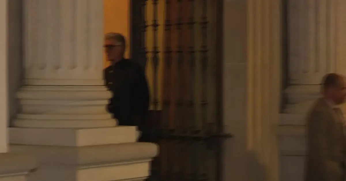 La reaparición del rey emérito en la Real Maestranza genera expectación entre los asistentes.