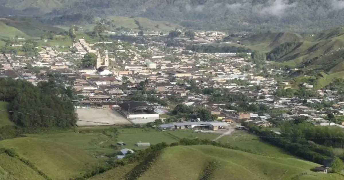 La reciente crisis en Antioquia pone de manifiesto el control de grupos armados y el reclutamiento de menores.