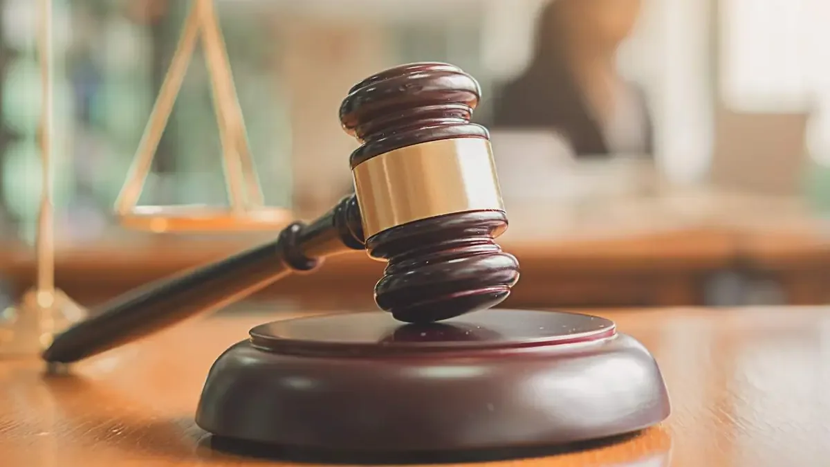 La redistribución de casos a otros tribunales provoca preocupación entre los abogados locales.