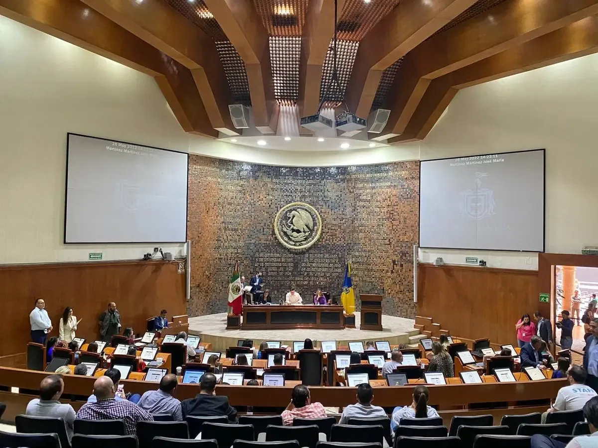 La reducción de la jornada laboral avanza, sin afectar a Jalisco aún.