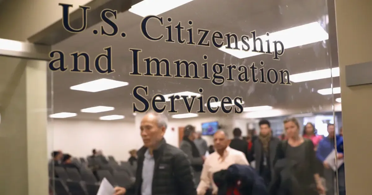 La reducción en la aprobación de visas y el aumento en arrestos marcan un cambio significativo en la política migratoria.